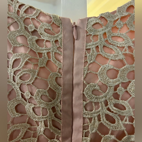 Pink dress with lace - Picture 5 of 5